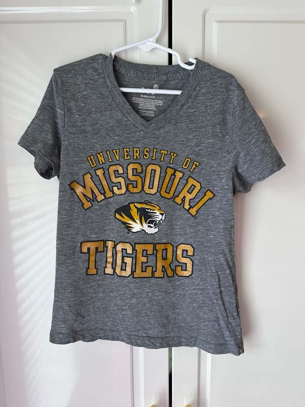 GEN University Of Missouri Tigers V-Neck T-Shirt Size 7/8 Gray